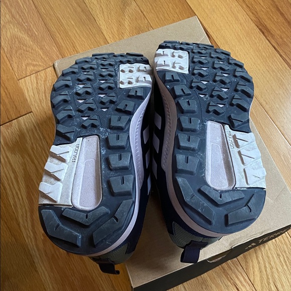 Adidas Terrex Size 7.5 - Picture 3 of 7